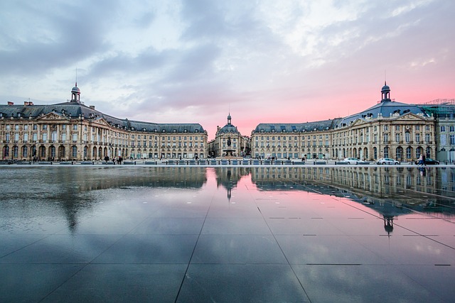 Agence nocode Bordeaux au miroir d'eau à Bordeaux